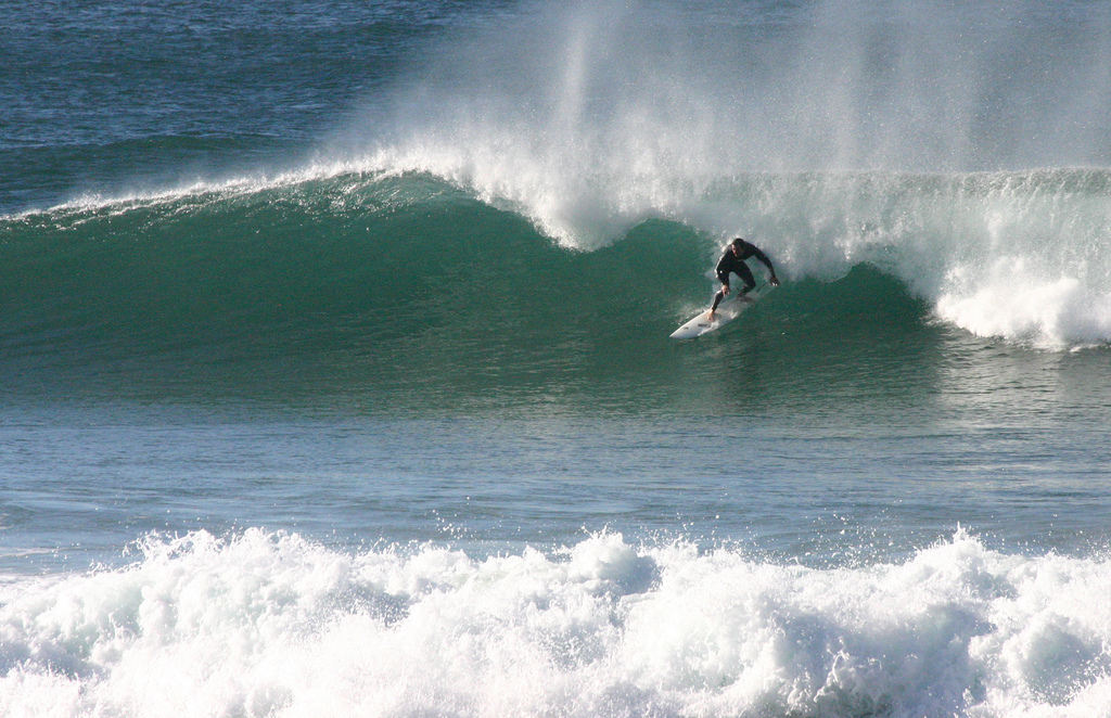 surfing 5ft waves